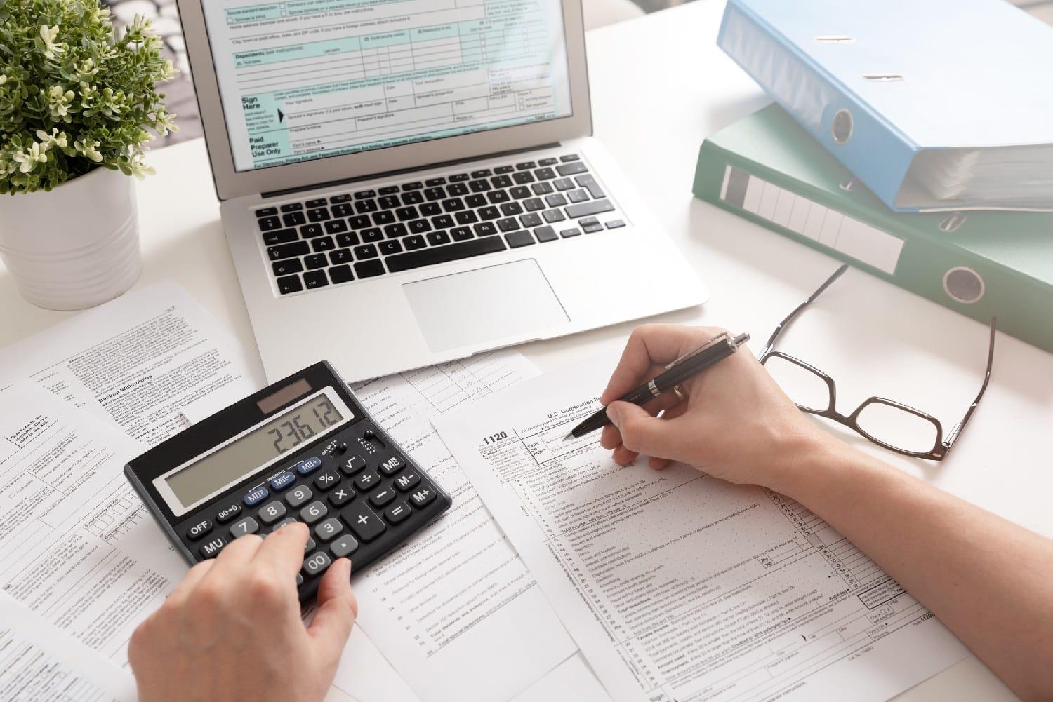 How to Invoice Clients as a Freelancer in Canada
